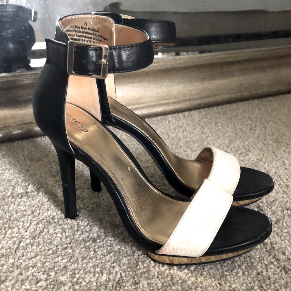 Mossimo Black Heels with White Strap